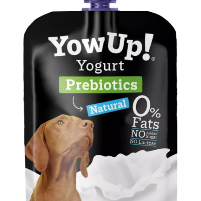 Embalagem preta de iogurte para cães YowUp! com tampa roxa e rótulos coloridos