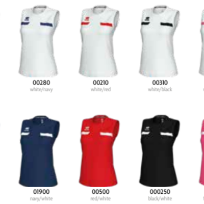 Dez polos femininas variadas com etiquetas numéricas visíveis, em diferentes combinações de cores, exibidas sobre fundo branco.