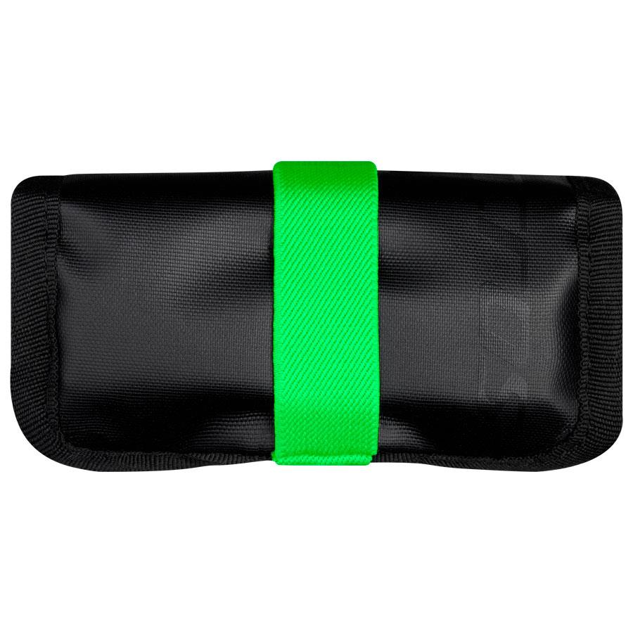 Estojos preto com faixa elástica verde