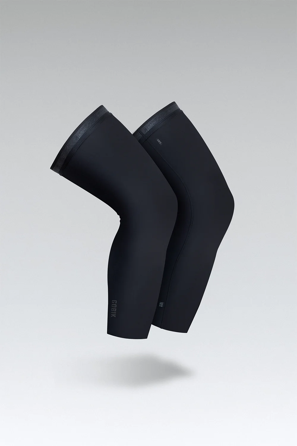 Par de perneiras de compressão pretas com logo ETNUM