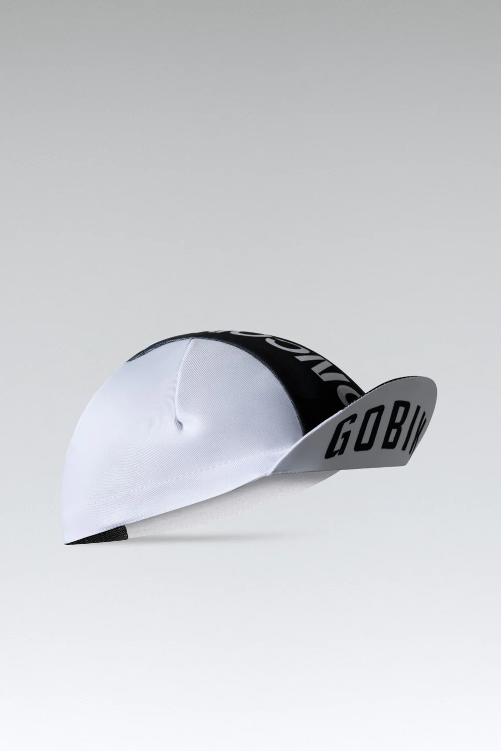 Boné de ciclismo branco e preto com inscrição GOBIK.