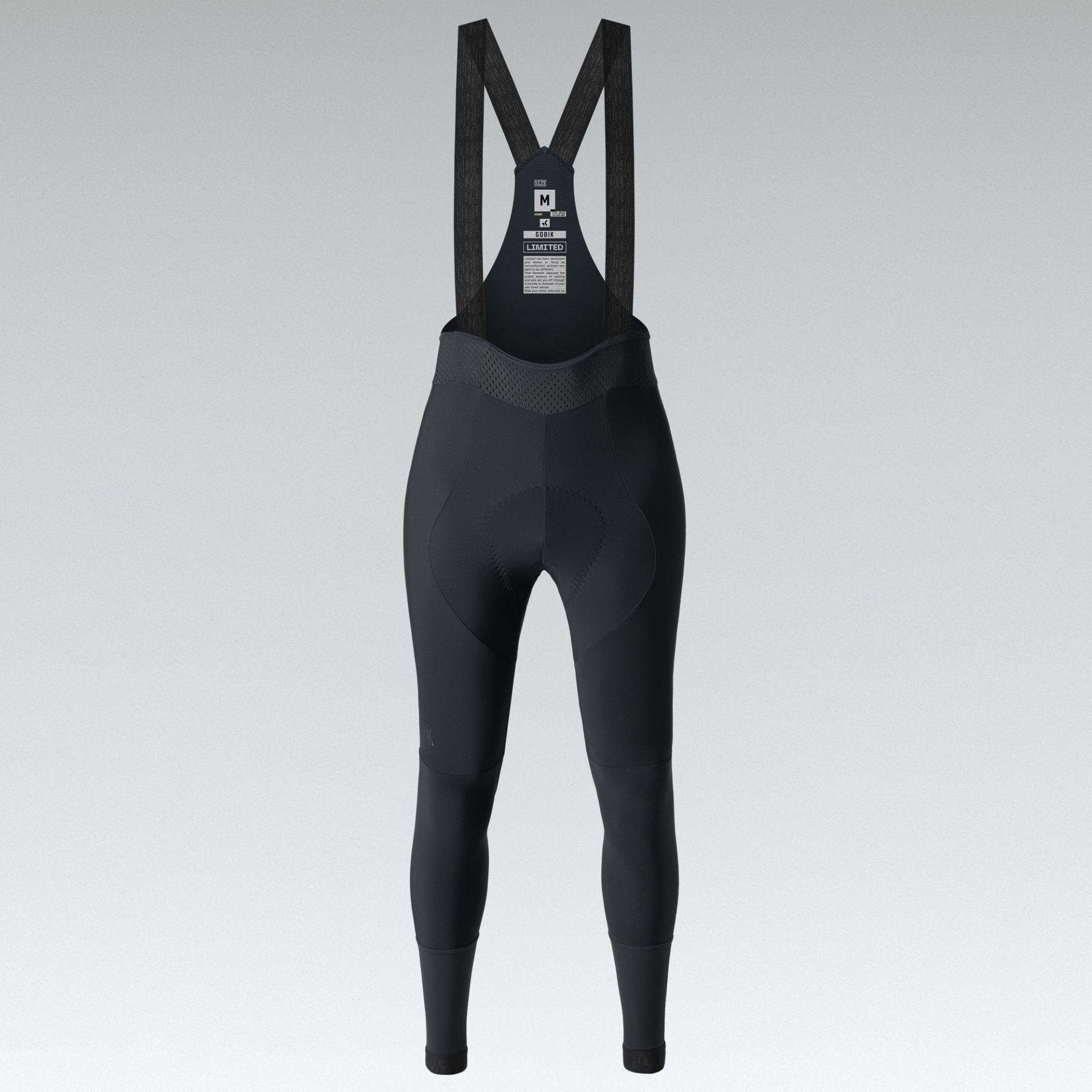 Calças de ciclismo pretas com alças e etiqueta visível