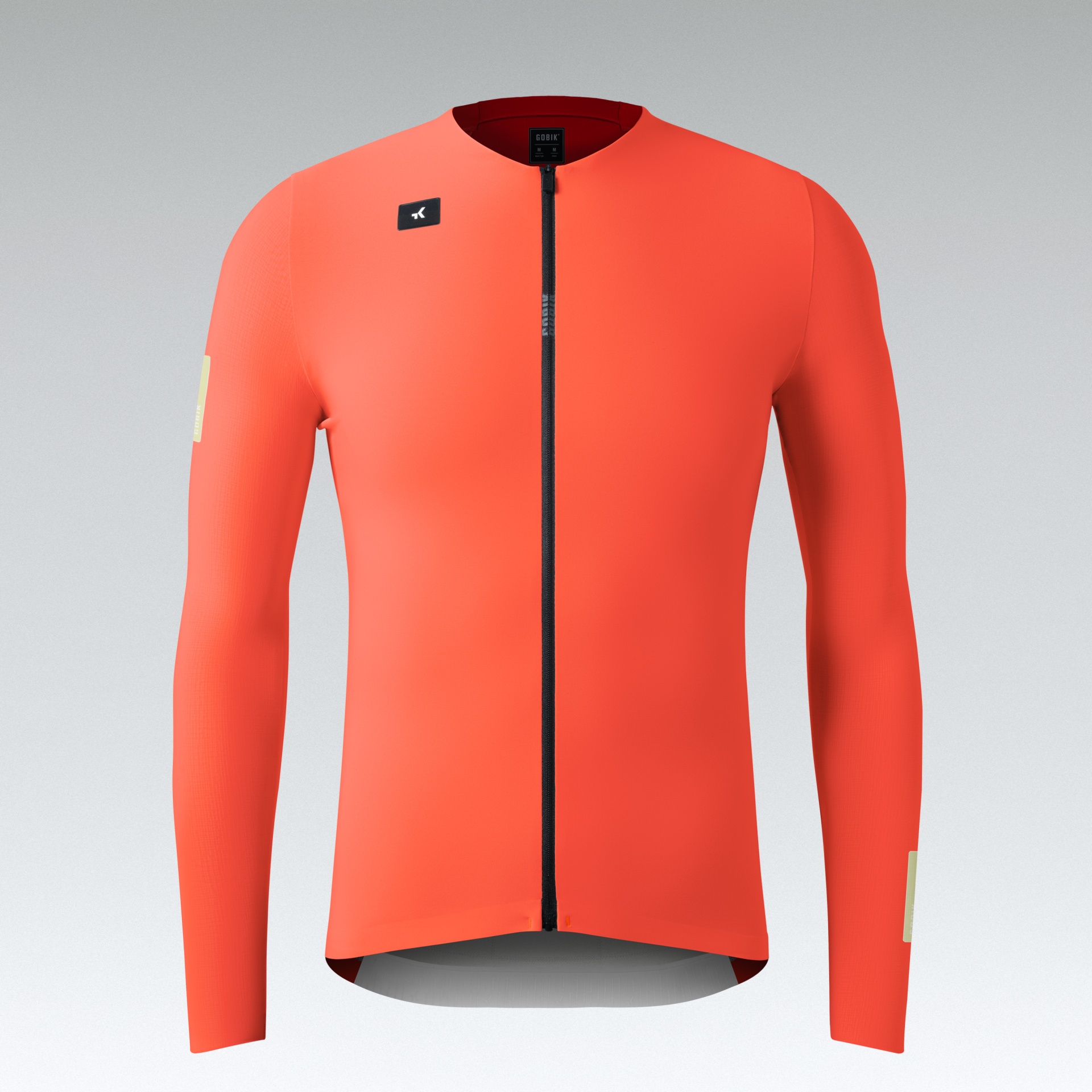 Camisola ciclismo GOBIK laranja com fecho preto e etiquetas no peito e manga