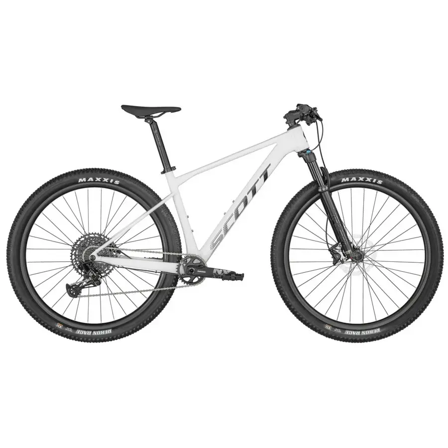 Bicicleta de montanha branca Scott com pneus pretos Maxxis