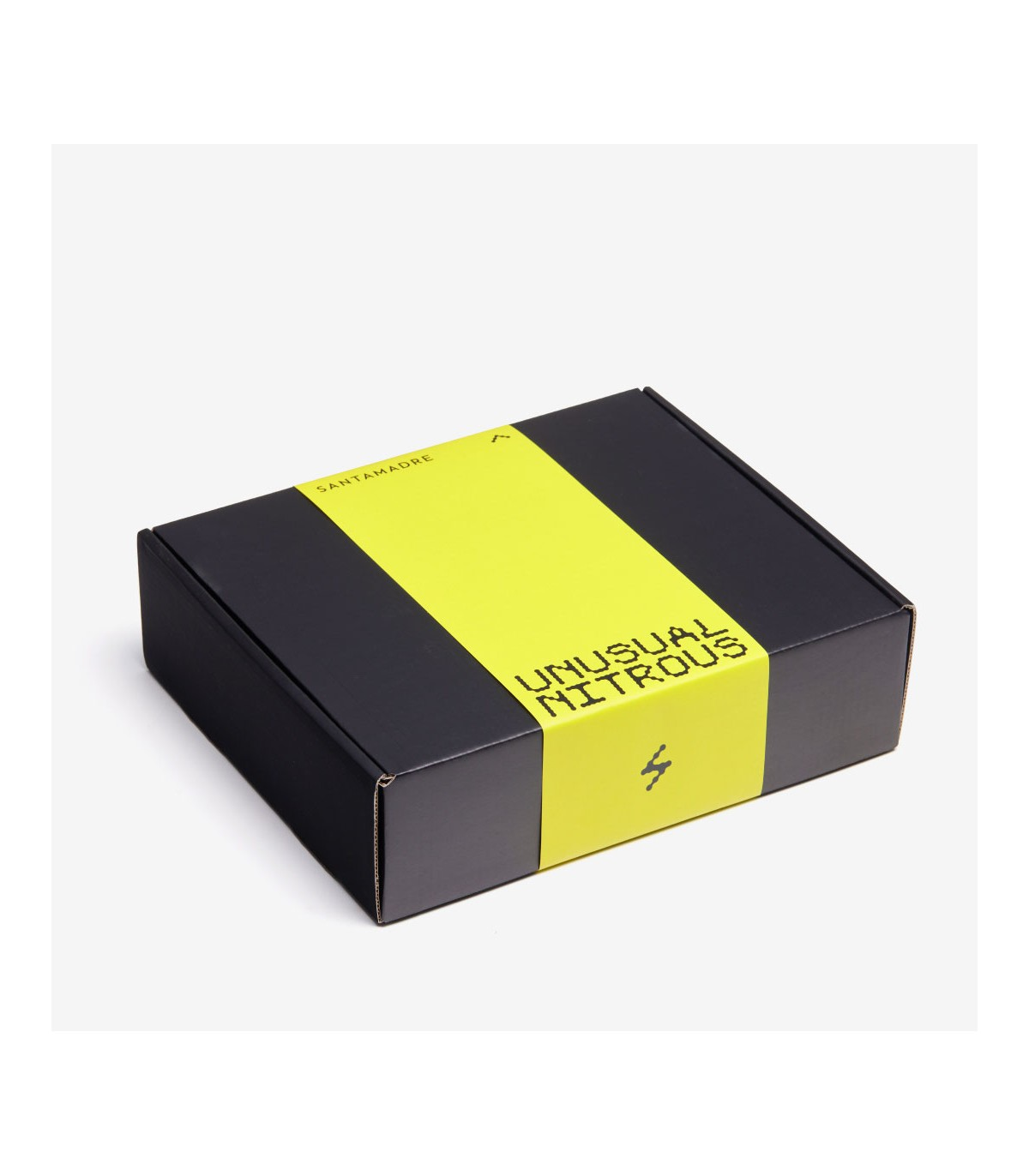 Embalagem preta com faixa amarela e texto UNUSUAL NITROUS