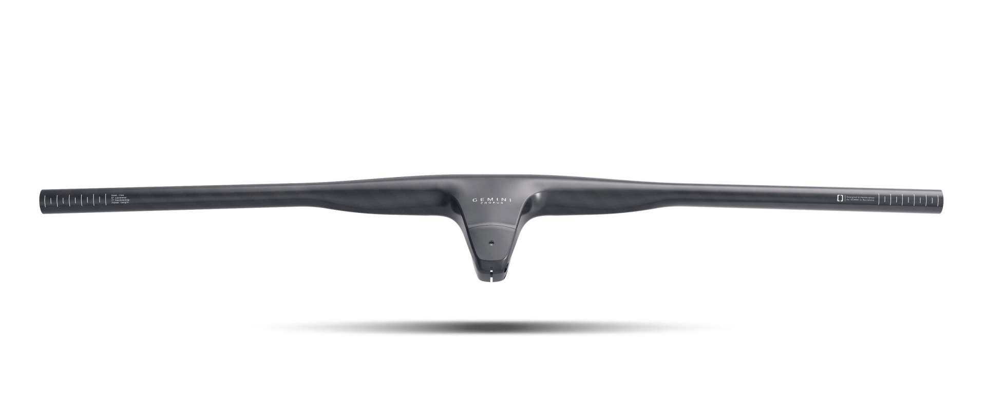 Guiador de bicicleta preto com fixação central integrada e marcação numérica branca.