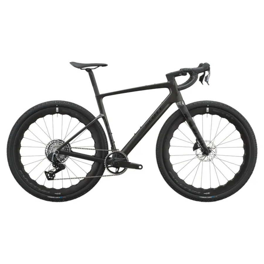 Bicicleta preta de estrada com quadro e garfo em carbono e pneus grossos