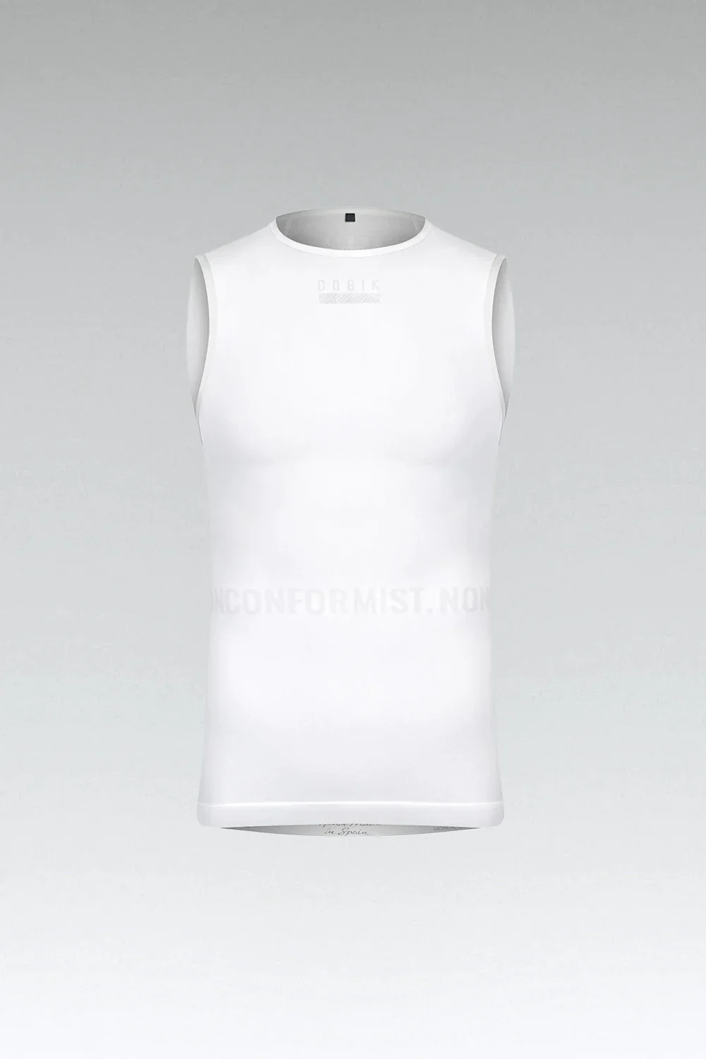 Camisola branca sem mangas com gola redonda e pequena etiqueta na gola