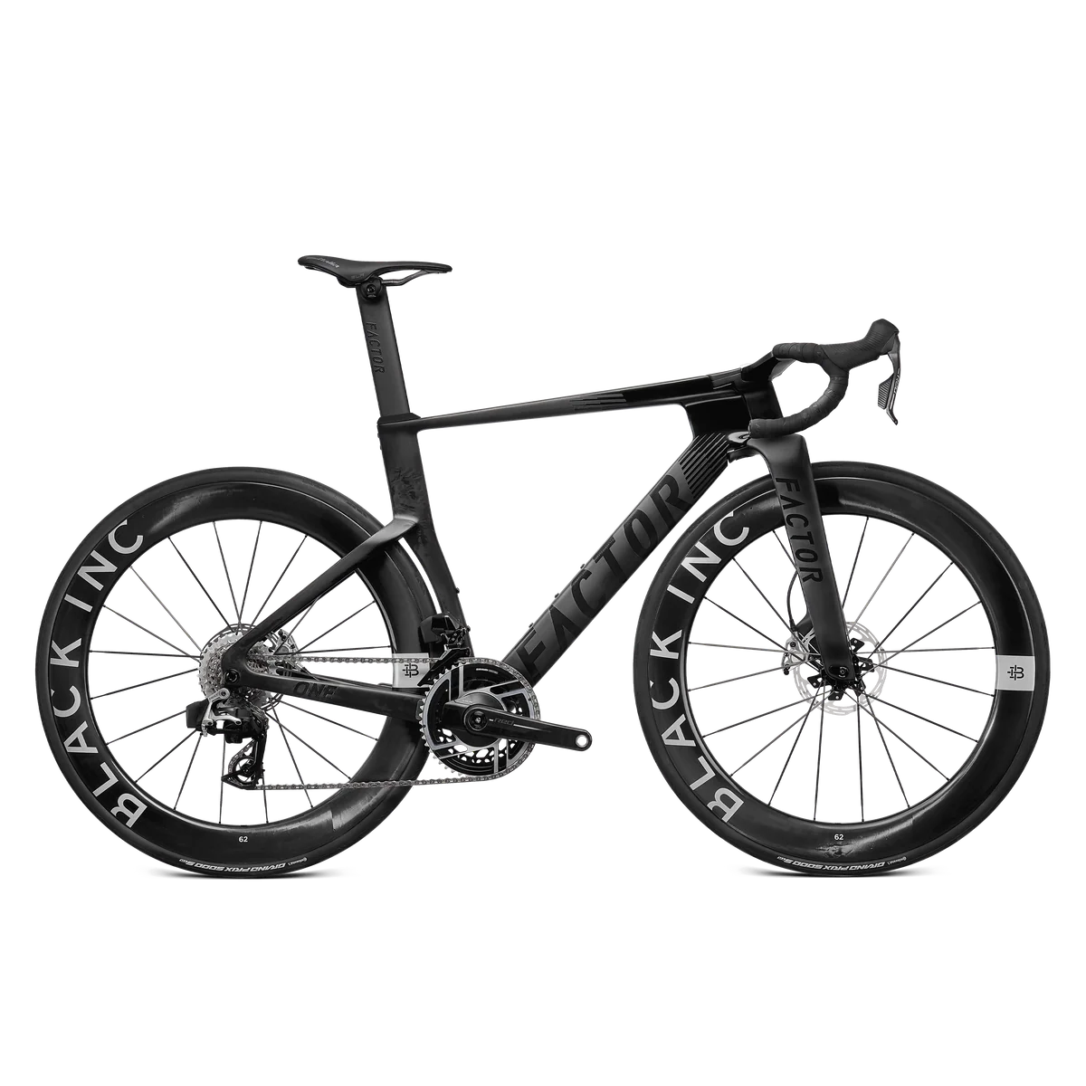 Bicicleta preta de corrida com rodas de carbono Black Inc e quadro Factor