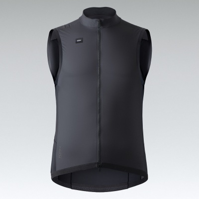 Colete preto com fecho zip e etiqueta GOBIK