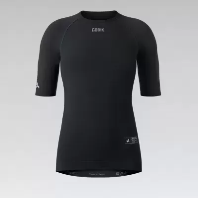 Camisa desportiva preta GOBIK de manga curta com etiquetas visíveis