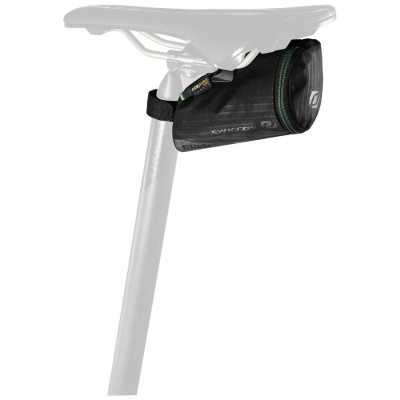 Bolsa preta para selim de bicicleta fixada em selim branco