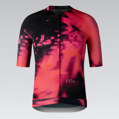 Camisola de ciclismo vermelha e preta com padrão pixelado e fecho frontal