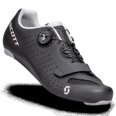 Sapato de ciclismo preto com fecho de rosca e fivela adesiva