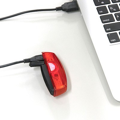 LANTERNA&#x20;CATEYE&#x20;RAPID&#x20;X2&#x20;KINETIC&#x20;TR&#x00C1;S