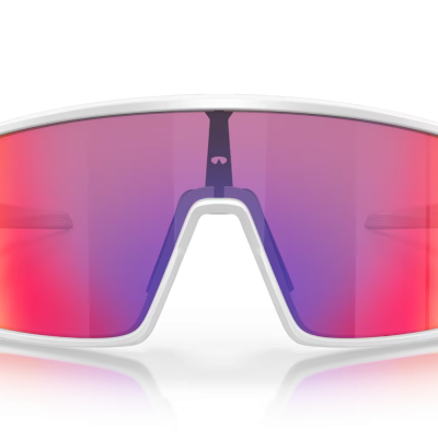 Óculos desportivos brancos com lente refletora vermelha e roxa