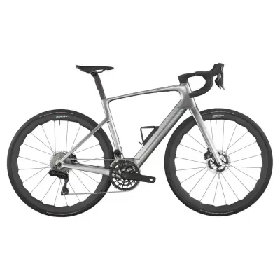 Bicicleta de estrada cinza metálico com rodas ZIPP pretas