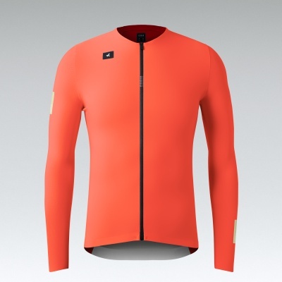 Camisola ciclismo GOBIK laranja com fecho preto e etiquetas no peito e manga