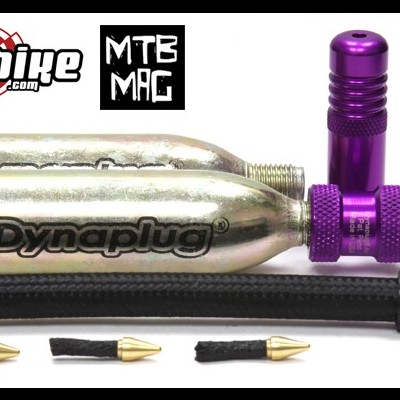 Kit de bomba de bicicleta Dynaplug com acessórios e vários logotipos de marcas e prémios