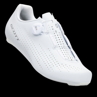Sapato branco de ciclismo SCOTT com ajuste BOA sobre fundo preto