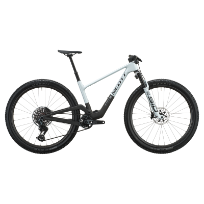 Bicicleta de montanha branca e preta com pneus Maxxis