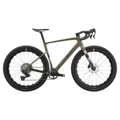 Bicicleta de estrada cinzenta e preta com pneus grossos e logotipo SCOTT