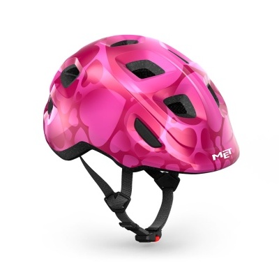 Capacete de bicicleta rosa com padrão de corações e correias pretas