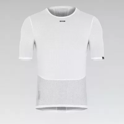 T-shirt branca de manga curta em tecido de malha respirável com etiquetas pretas