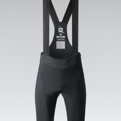 Calções ciclismo pretos com alças e etiqueta interior visível
