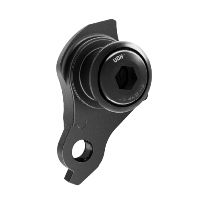 Peça metálica preta com parafuso hexagonal central com texto UDH 25NM