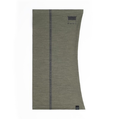 lenço tubular cinza com faixas escuras e etiqueta preta