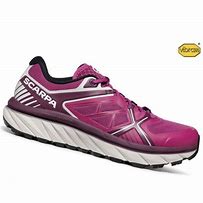 Tênis desportivo feminino rosa com detalhes brancos e sola antiderrapante.