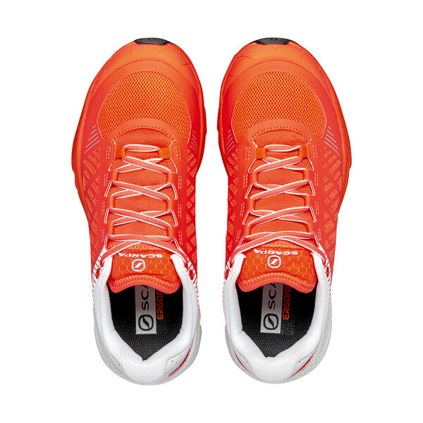 Sapatilhas desportivas laranja da Scarpa vistas de cima