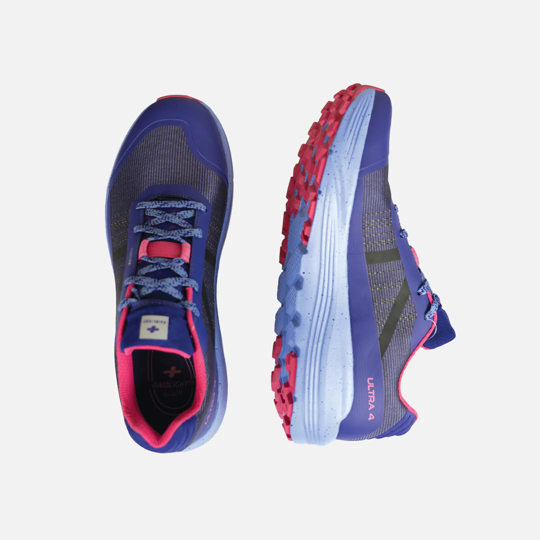 Sapatilhas de corrida femininas azuis e roxas com sola rosa e azul