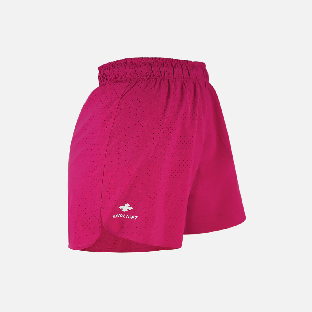 Calções desportivos cor de rosa com padrão de furos e logótipo RAIDLIGHT branco