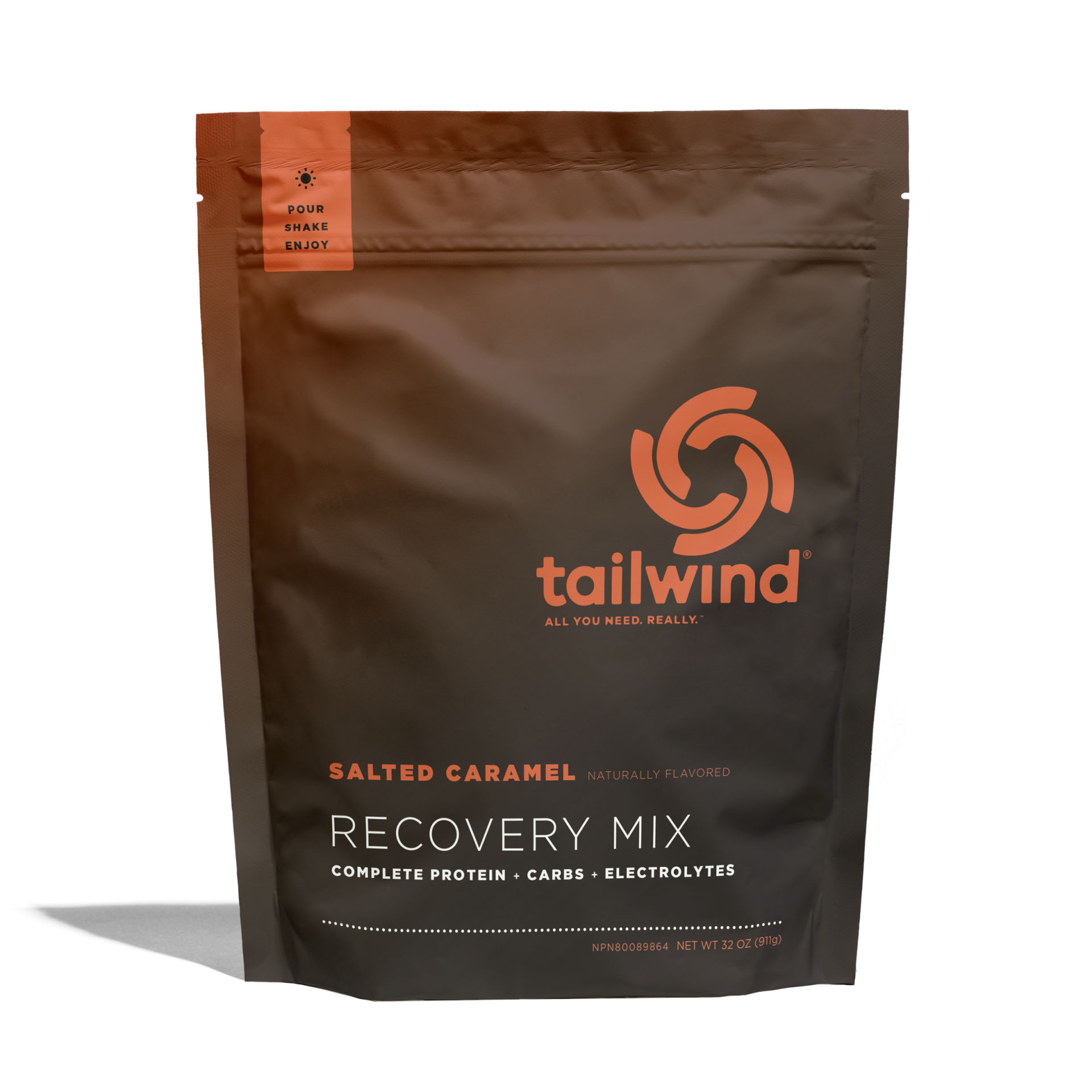 Saco preto e castanho com produto recovery mix sabor caramelo salgado da marca tailwind.