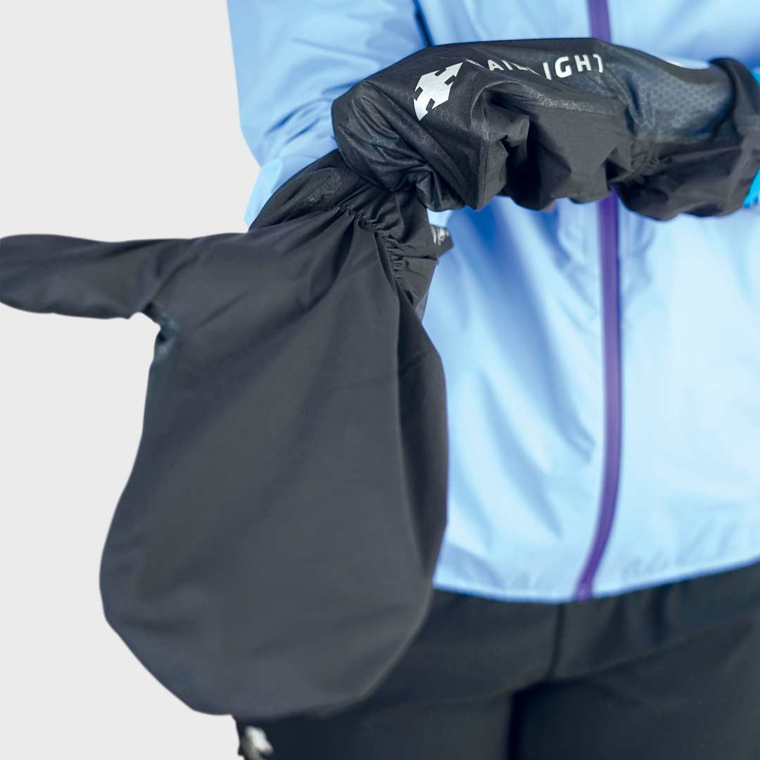 Luvas desportivas pretas com texto 'AIR LIGHT' e punhos elásticos