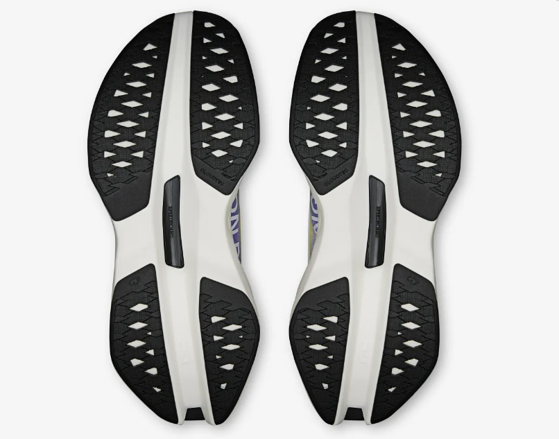 Sola de sapato desportivo preta e branca com padrão recortado