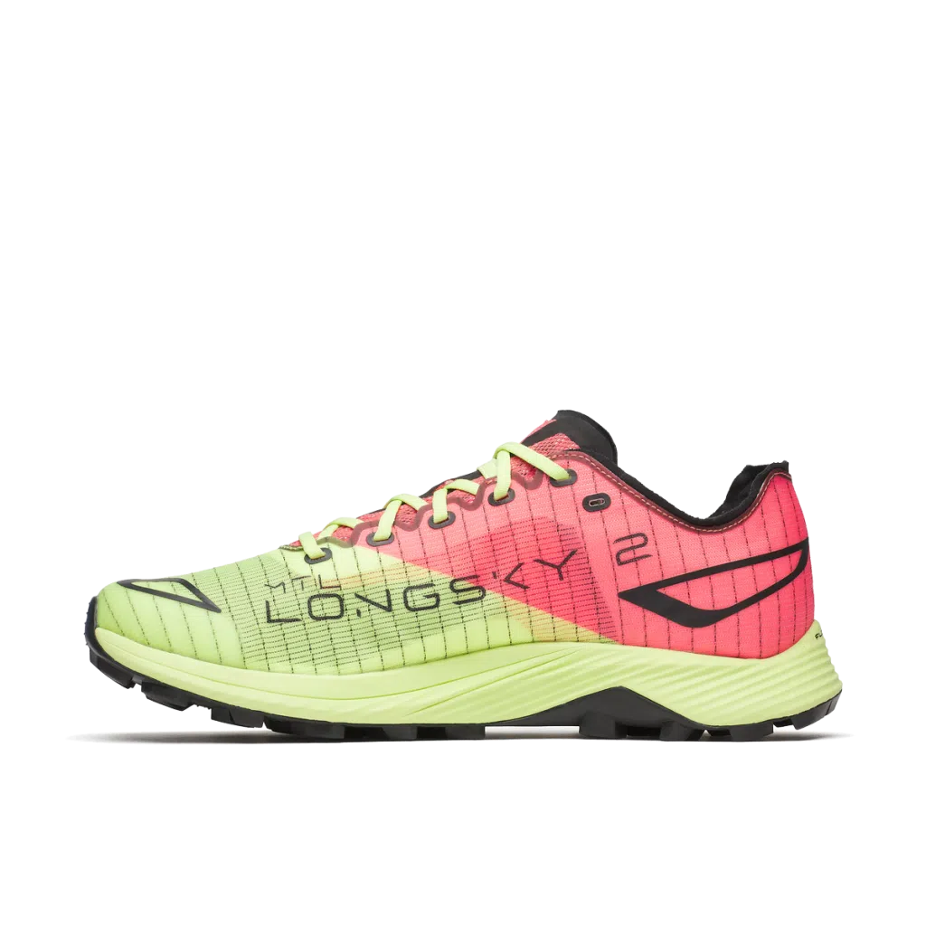 Ténis desportivo verde e rosa com texto LONG SKY na lateral