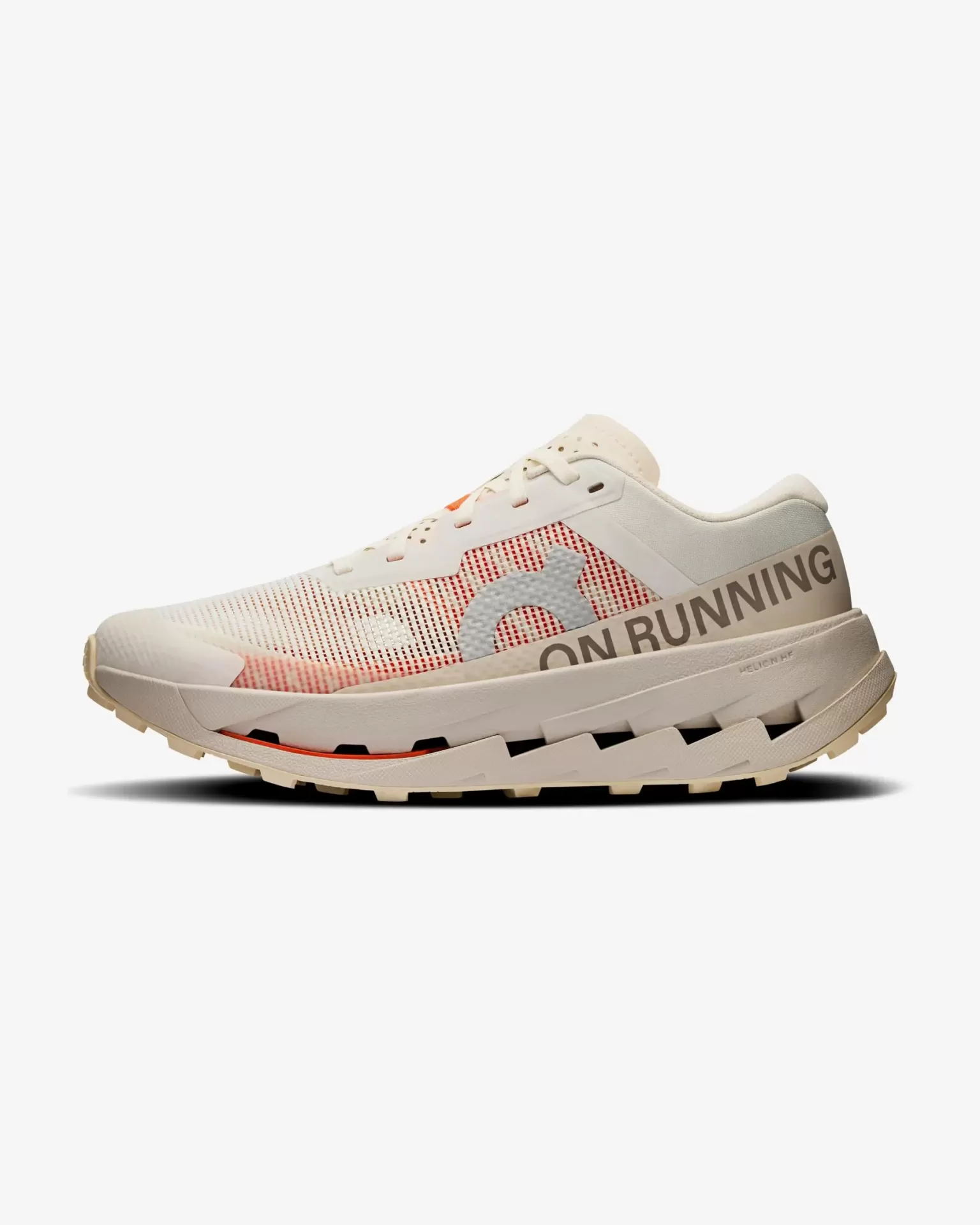 Ténis desportivos crus com detalhe vermelho em mesh e sola bege com texto ON RUNNING