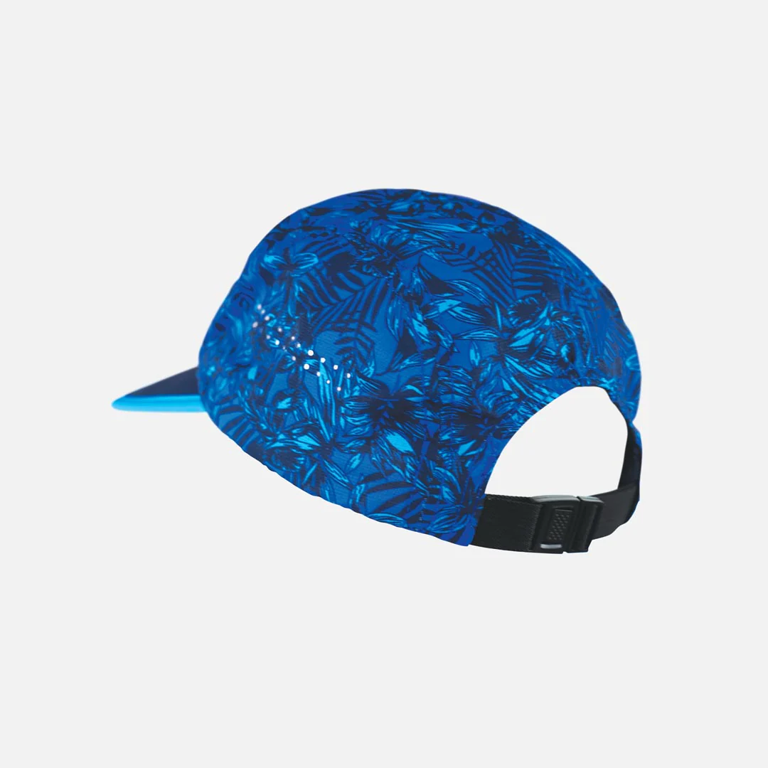 Boné desportivo azul com padrão de folhas e ajuste traseiro preto