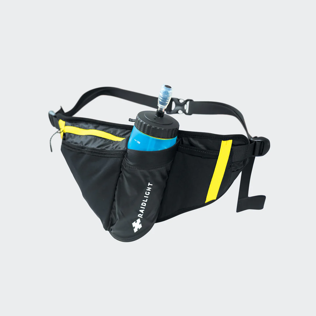 Cinto de corrida preto com suporte para garrafa azul e detalhes amarelos
