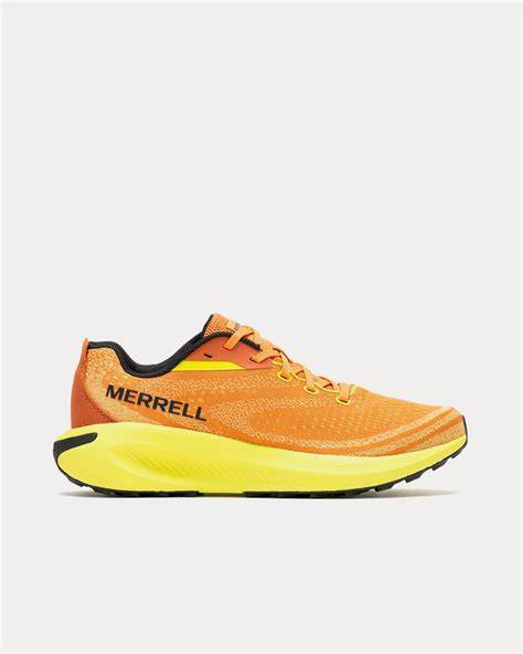 Ténis de corrida Merrell laranja e amarelo com sola amarela