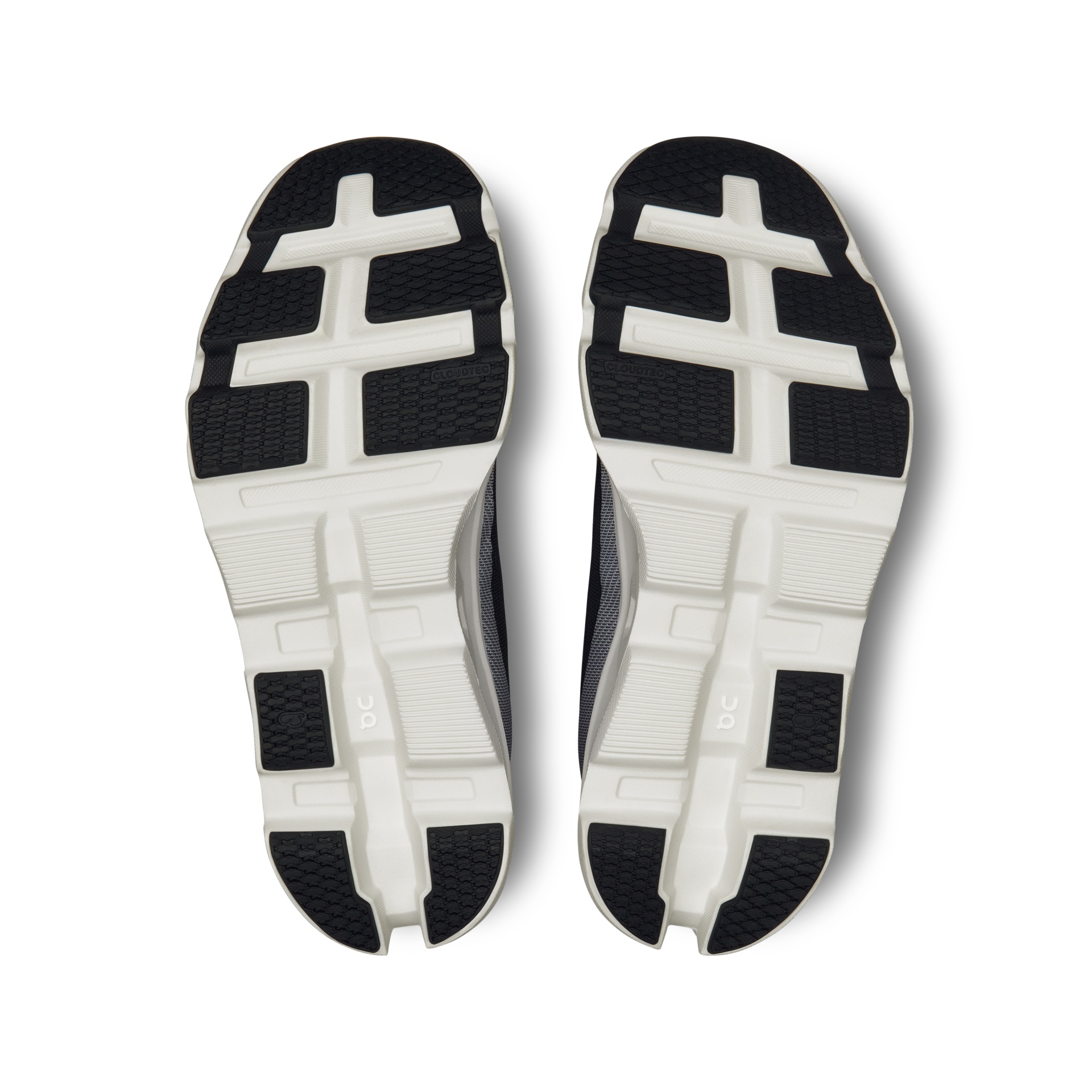 Solas de sapatos desportivos preto e branco com texto OC