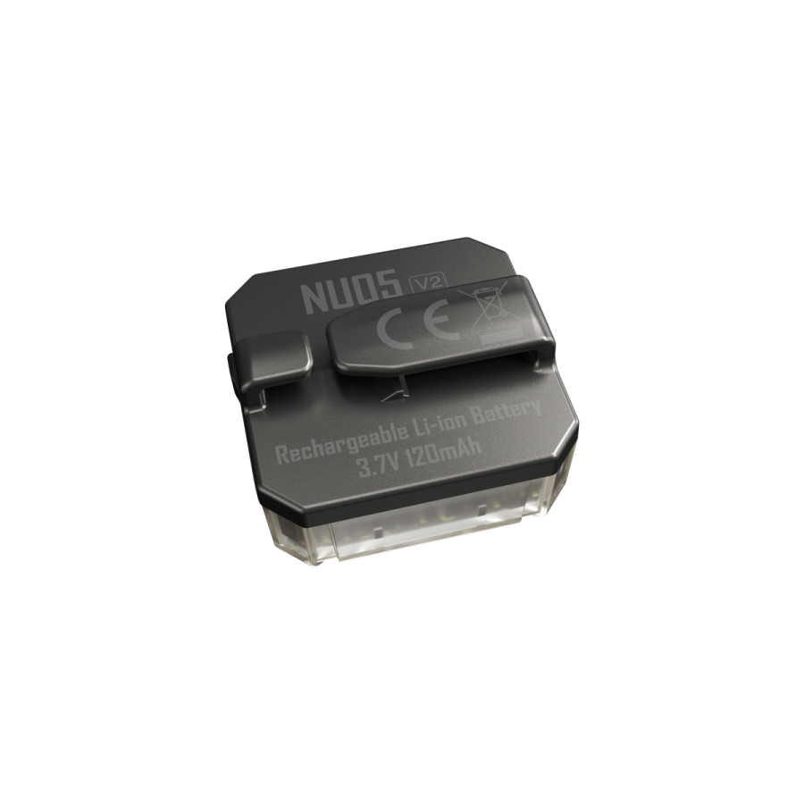 Bateria recarregável cinzenta com texto e símbolos CE sobre fundo preto