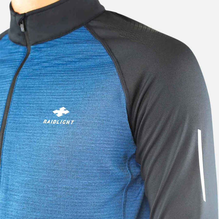 Roupa desportiva azul e preta com logo RAIDLIGHT e faixa refletora