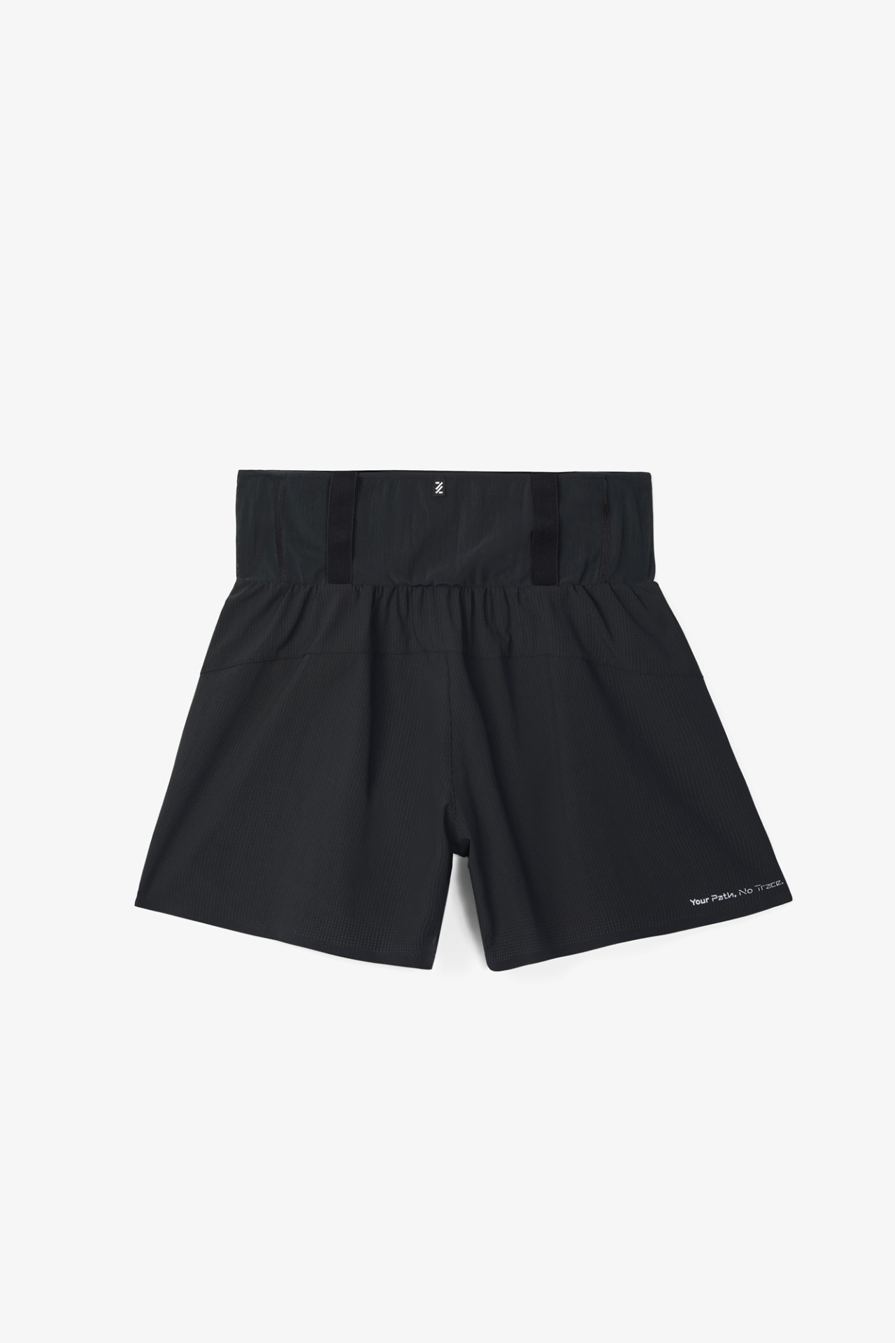 Calções desportivos pretos com cós largo elástico e texto na perna