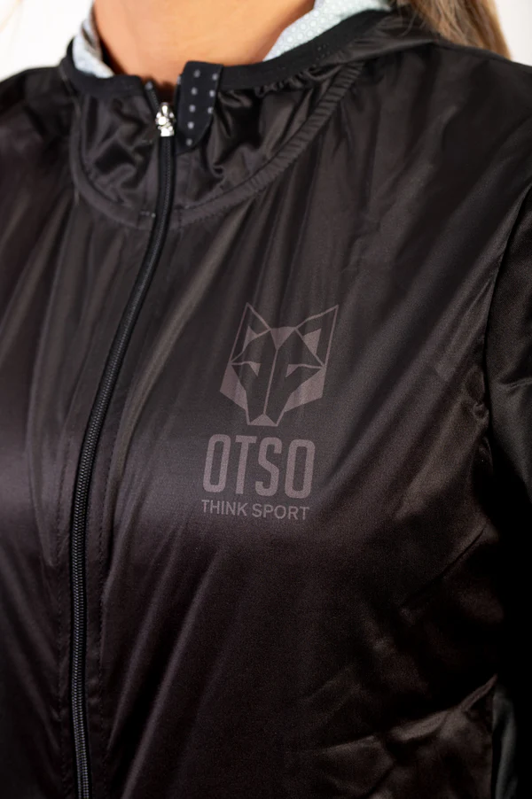 Blusão desportivo preto com fecho e logótipo OTSO THINK SPORT no peito