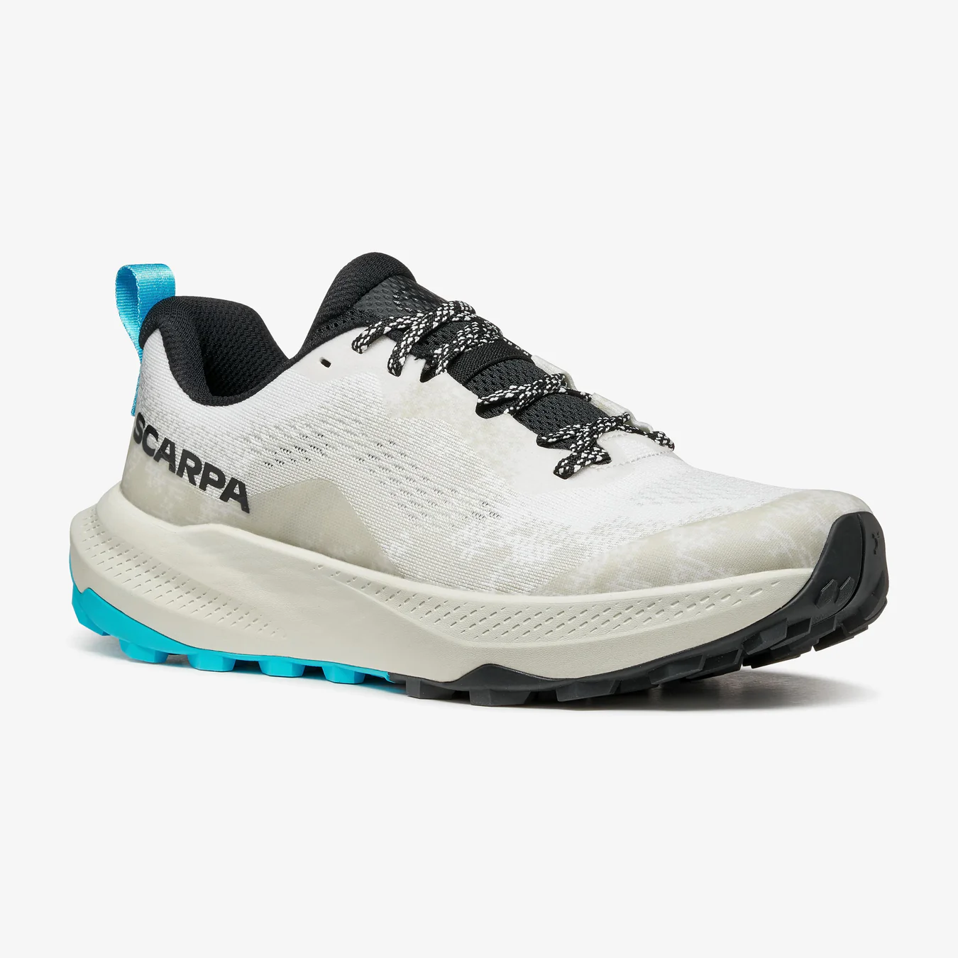 Ténis desportivos SCARPA branco com detalhes pretos e sola azul em fundo branco