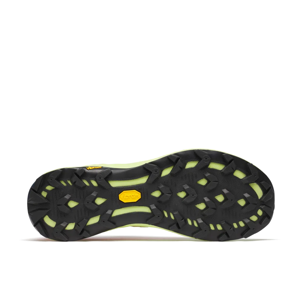 Sola de sapato desportivo preta com detalhes amarelos e verdes-limão